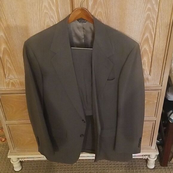 MEN'S SUIT 42 " LONG COAT AND PANTS ARE 34 " WIDE AND 34" LONG!!!  EXCELLENT!!! - Picture 1 of 3